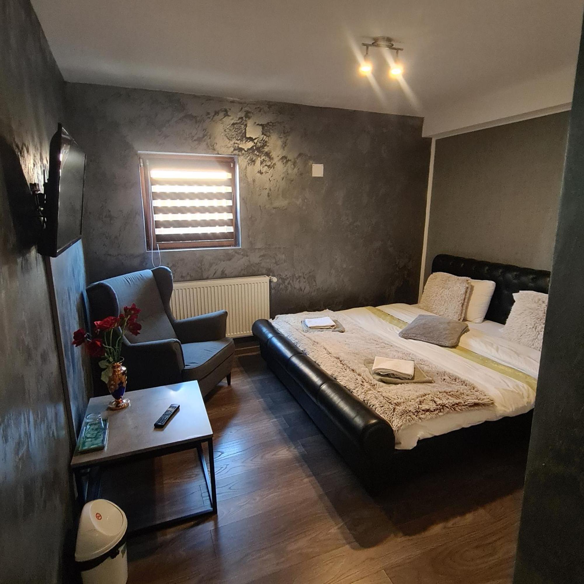 Vila Estera Therme バロテシュティ エクステリア 写真